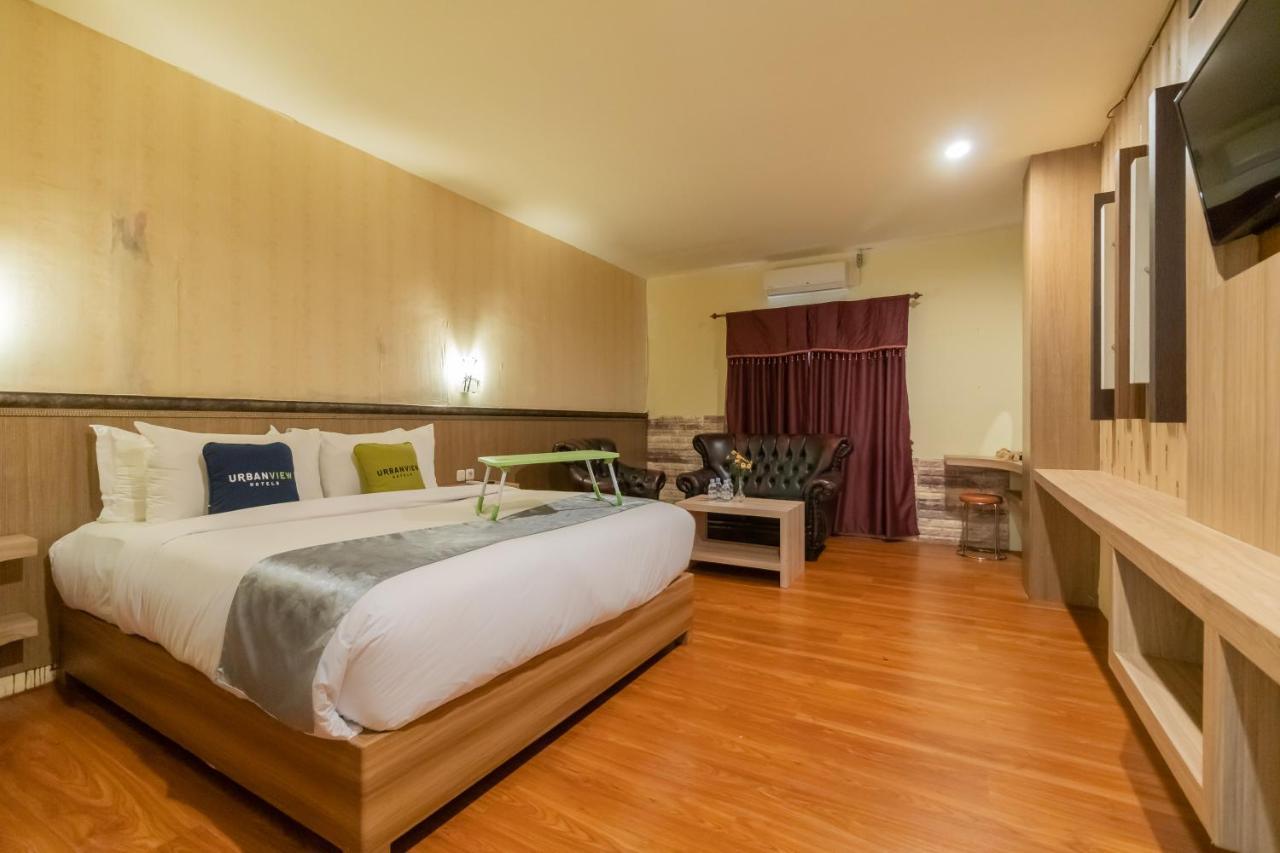 Urbanview Hotel Best Skip Палембанг Екстериор снимка