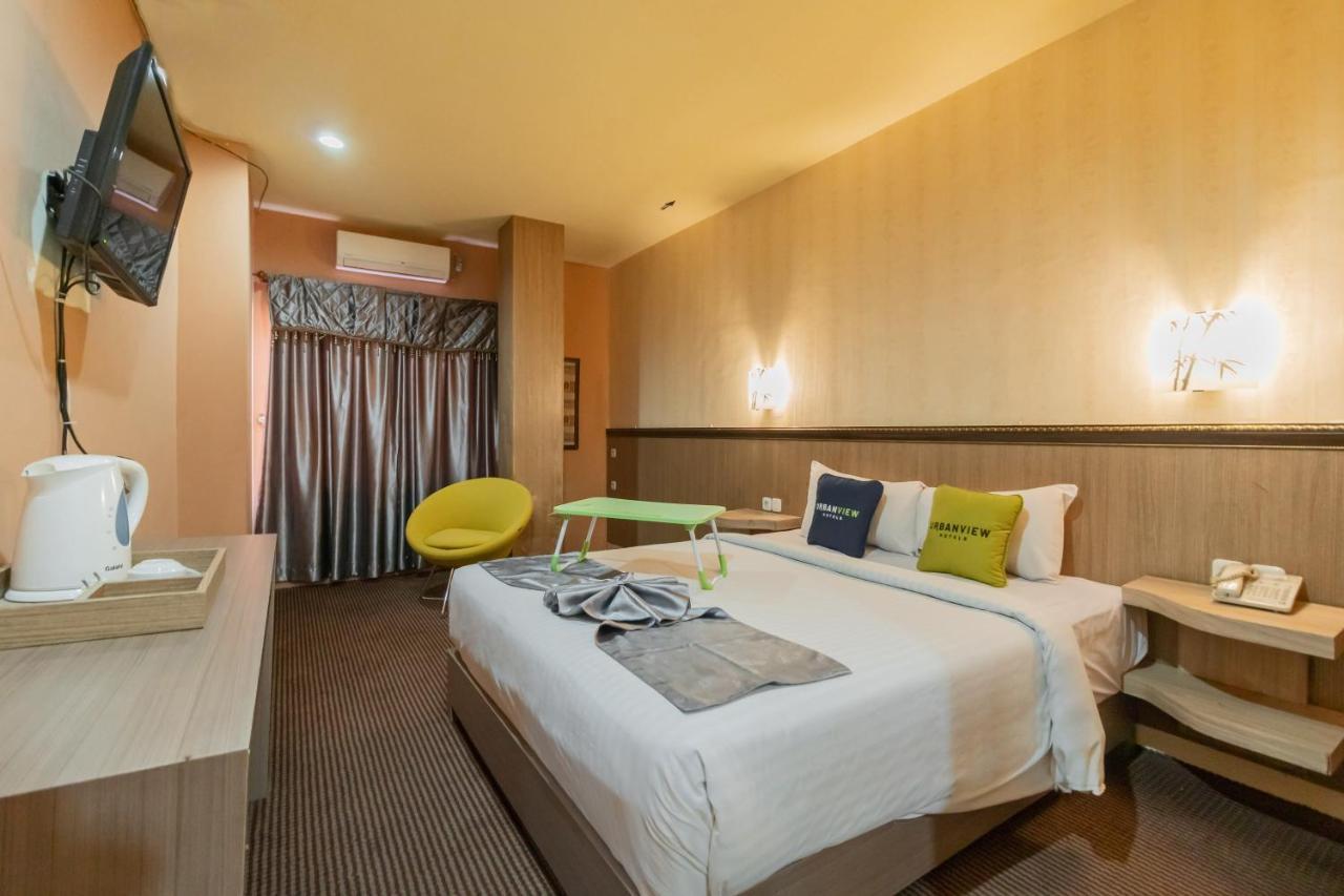Urbanview Hotel Best Skip Палембанг Екстериор снимка