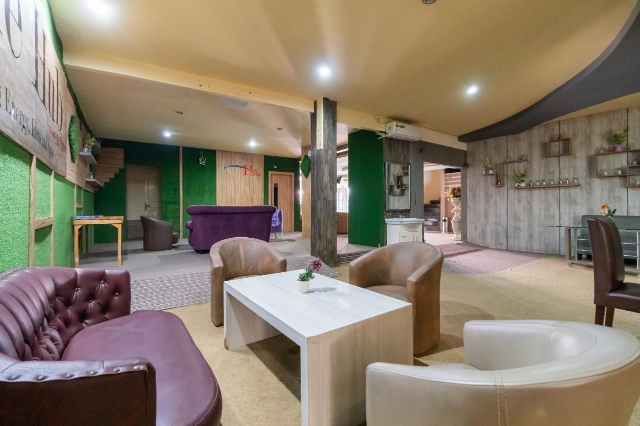 Urbanview Hotel Best Skip Палембанг Екстериор снимка