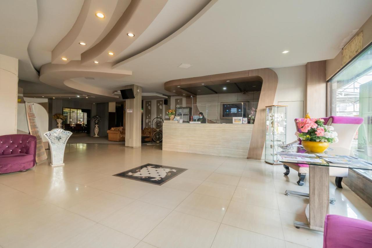 Urbanview Hotel Best Skip Палембанг Екстериор снимка