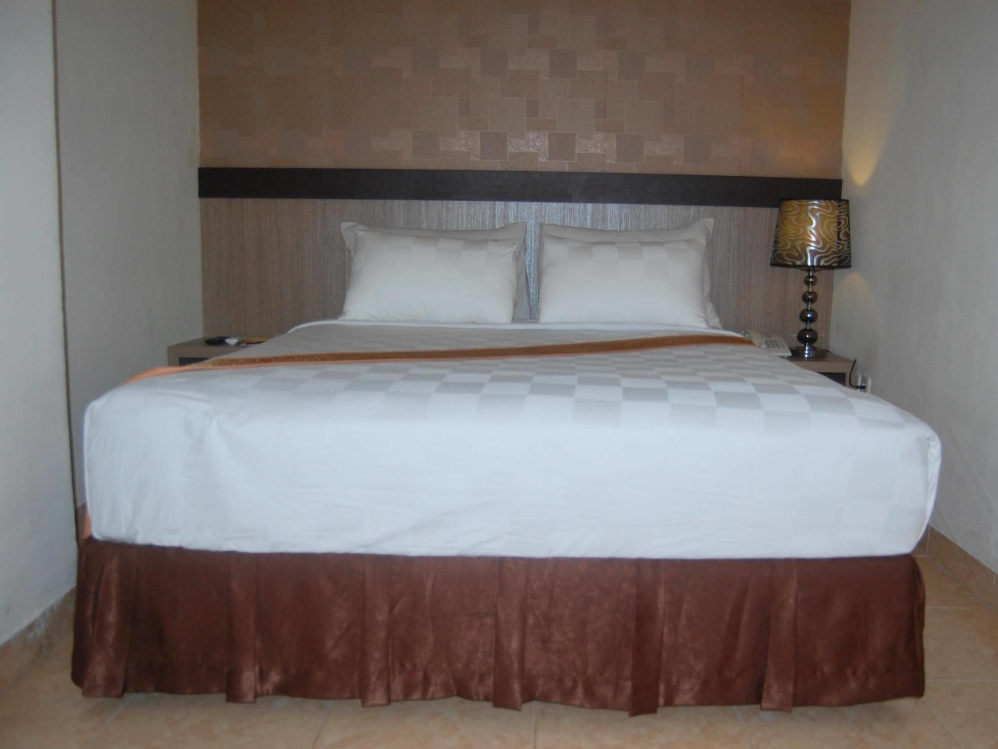 Urbanview Hotel Best Skip Палембанг Екстериор снимка