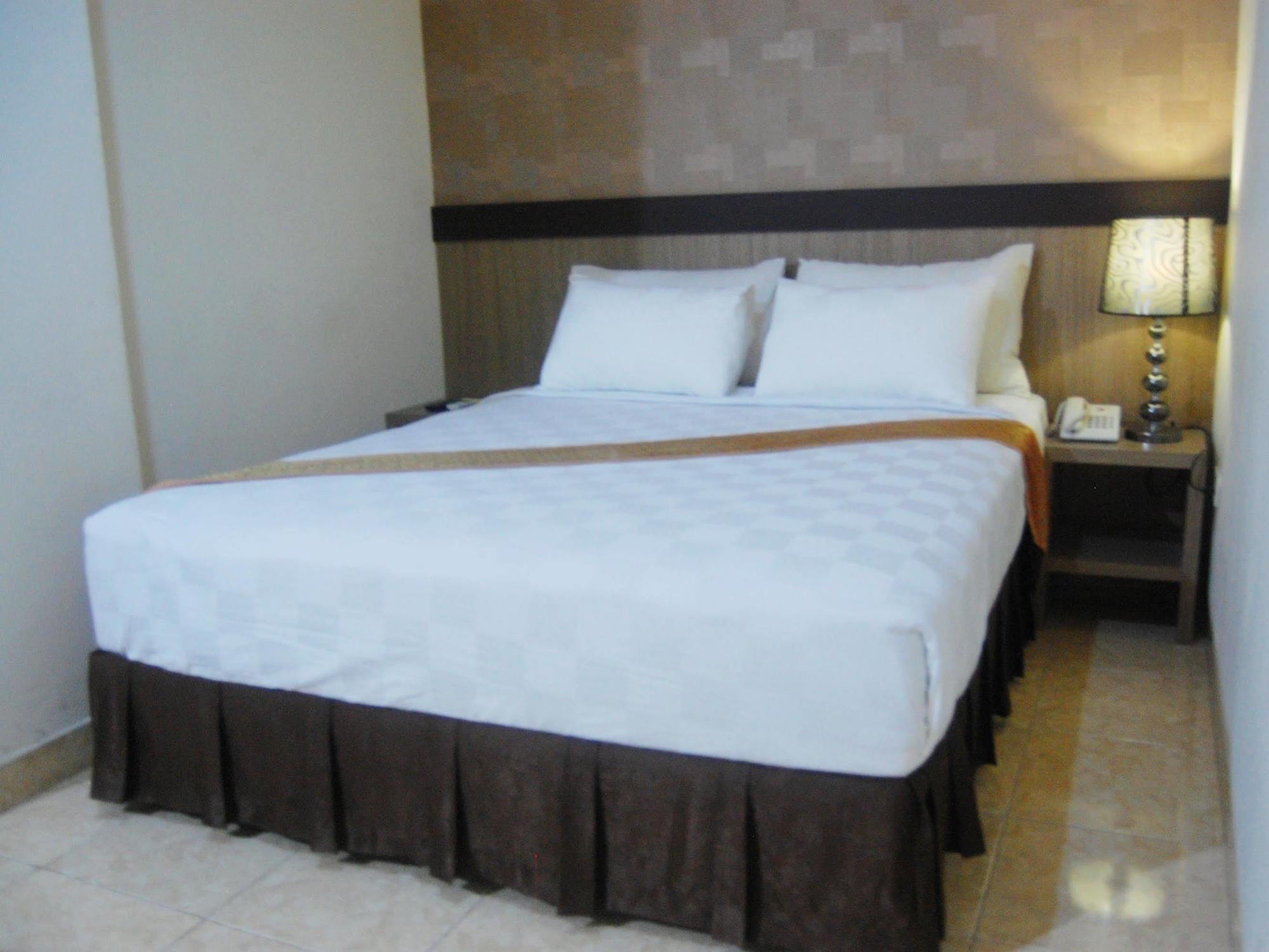 Urbanview Hotel Best Skip Палембанг Екстериор снимка